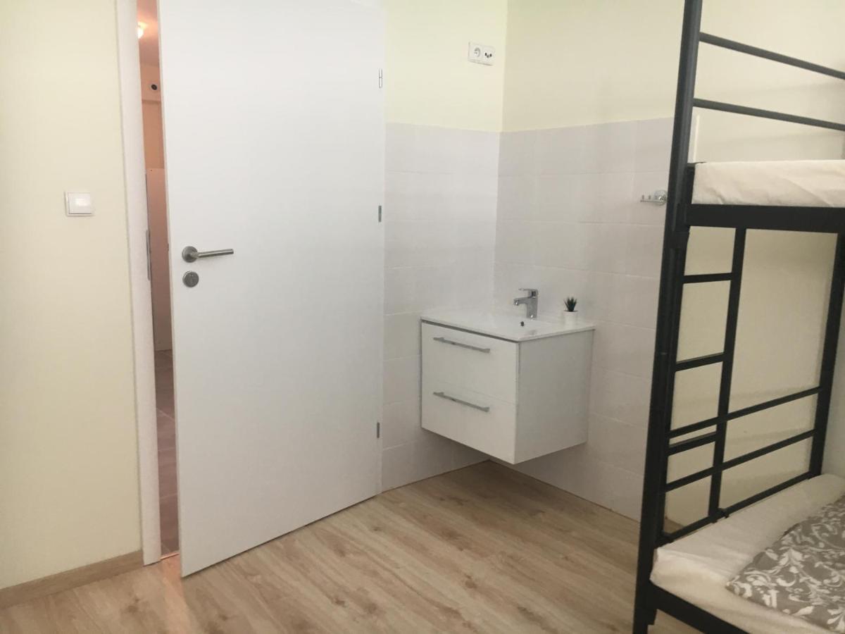 Opolska 11-19 Hostal